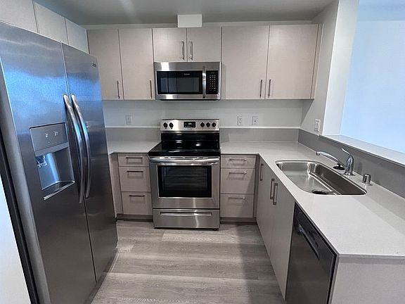 2nd image of 13724 Victory Blvd #Penthouse 3