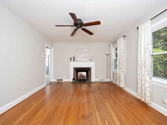 4th image of 496 Knollwood St