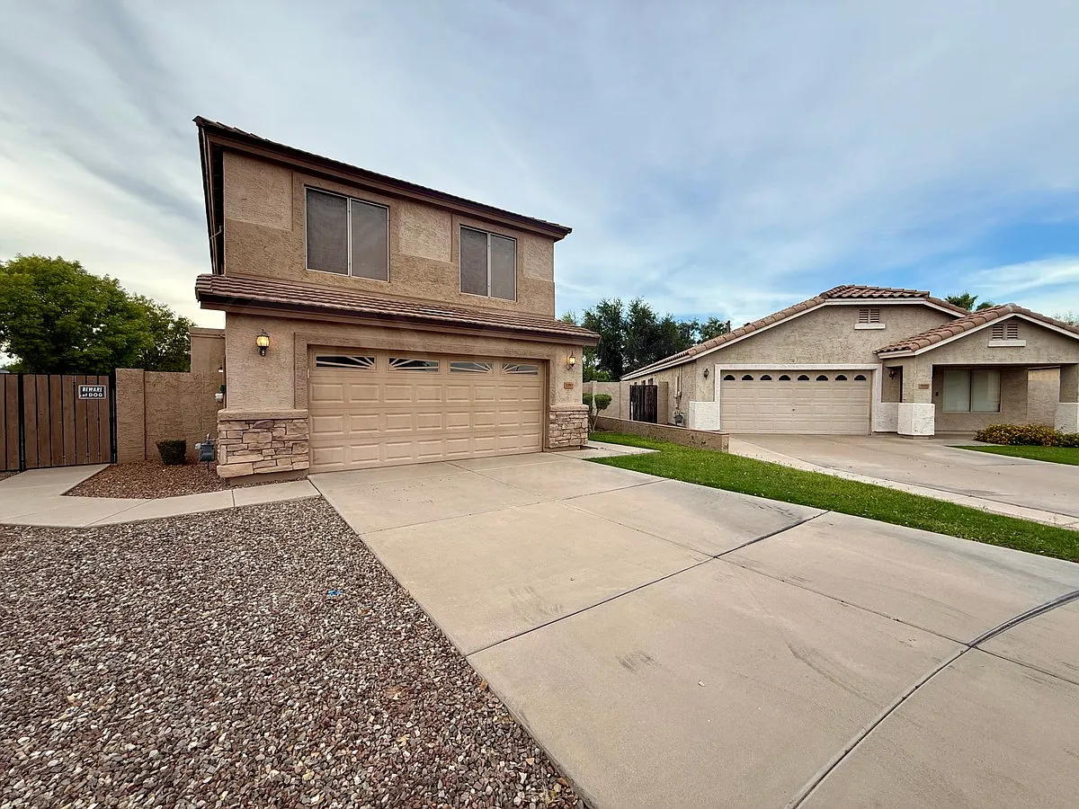 3 bed, 2.5 bath, 1916 sqft, $2,600 — Photo 3