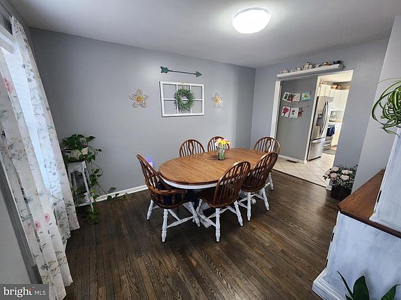 5th image of 185 Embassy Ct