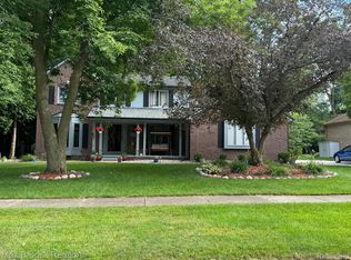 447 Serenity Ct, Troy, MI 48098