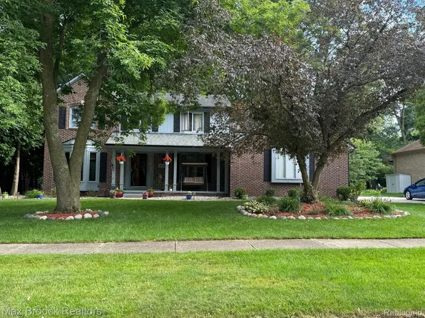 447 Serenity Ct, Troy, MI 48098