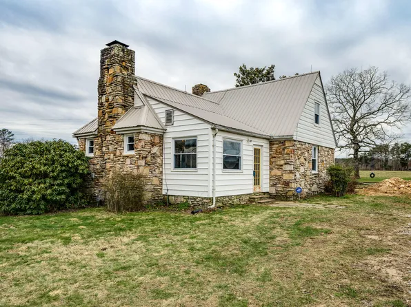 1863 Sawmill Rd, Crossville, TN 38555