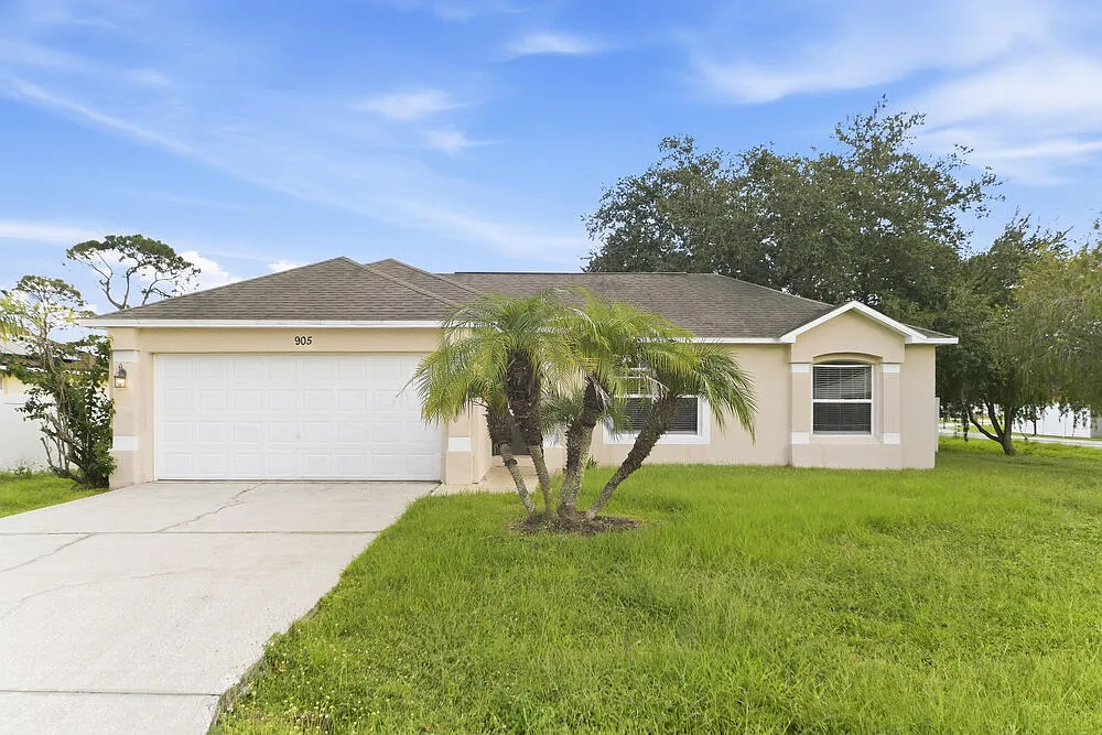4 bed, 2.0 bath, 1652 sqft, $1,895 — Photo 1