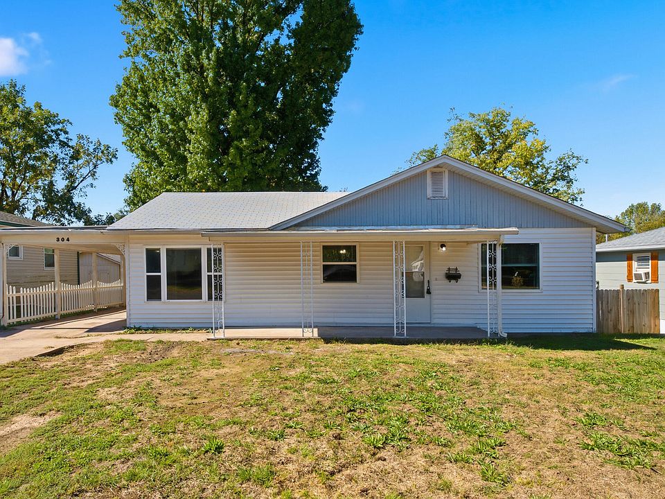 1st image of 304 N Lincoln Avenue