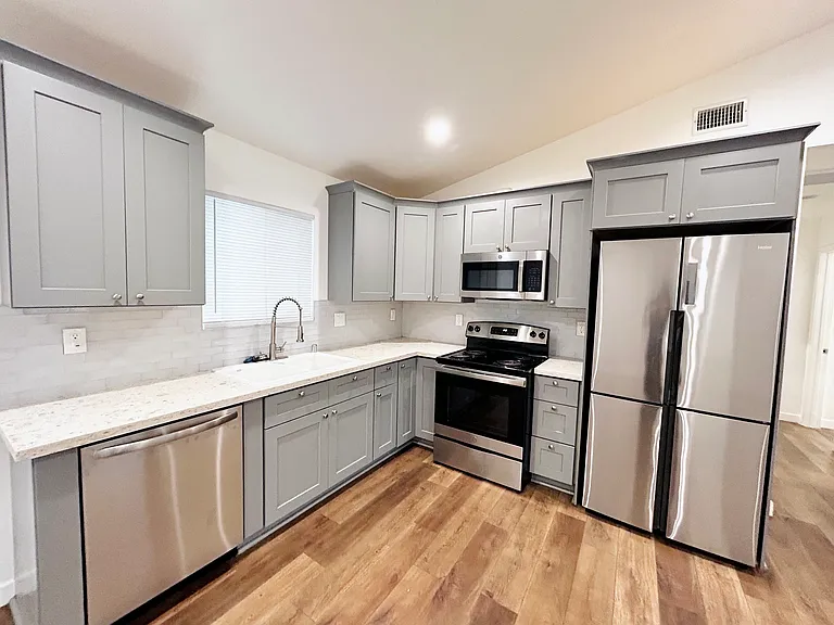 13231 Jefferson Ave #B — Photo 2