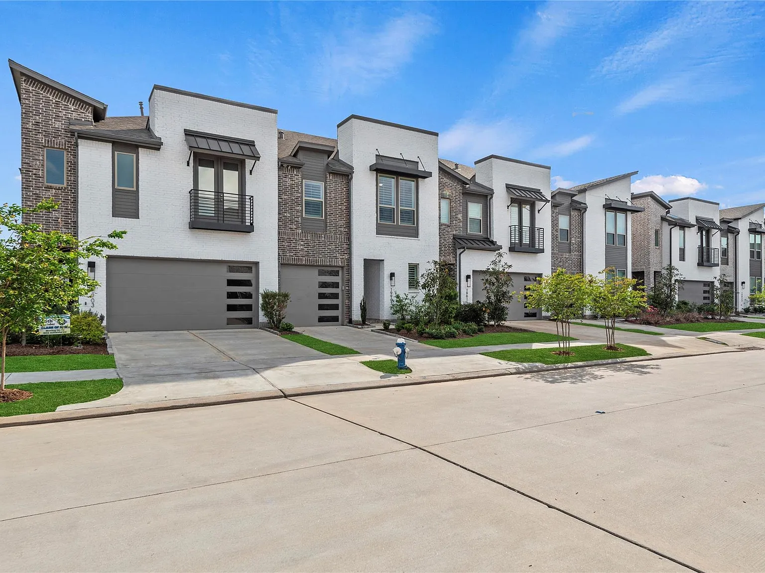 3 bed, 2.5 bath, 2072 sqft, $3,500 — Photo 4