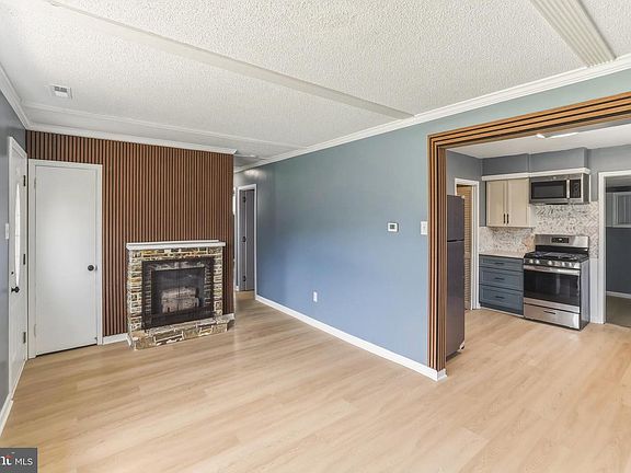 4th image of 1037 Monmouth Rd
