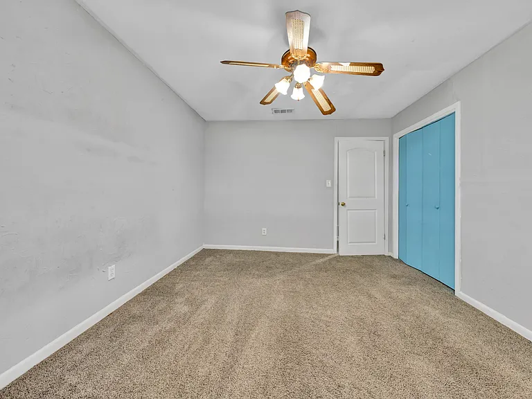 9209 FM 1570 N — Photo 17