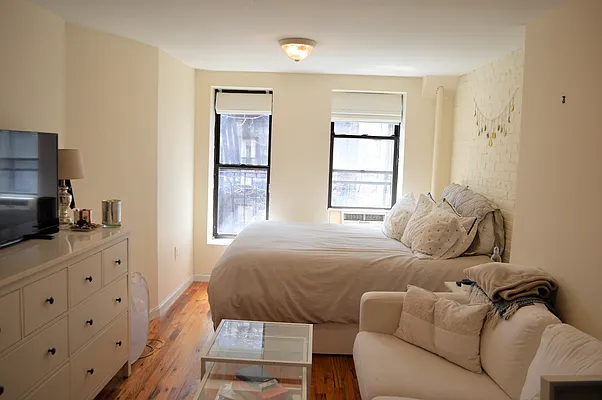 Rented by OvCo Realty | media 1