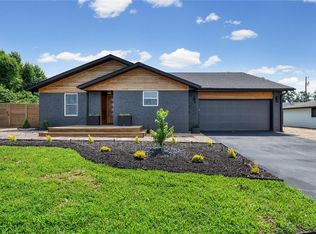 1601 S 17th St, Rogers, AR 72758