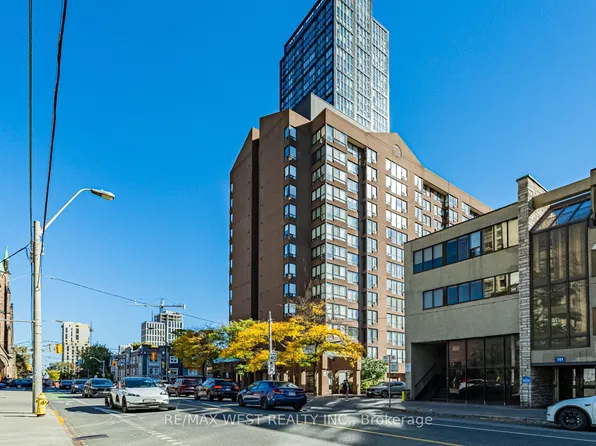 117 Gerrard St E #404, Toronto, ON M5B 2L4