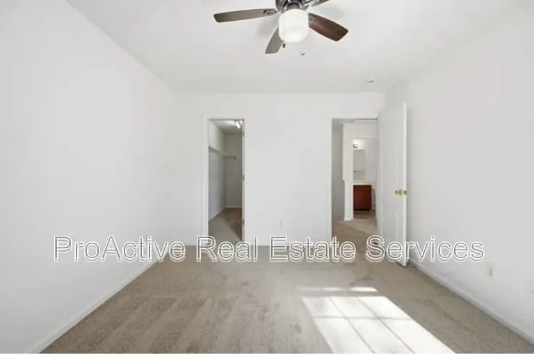 2021 Livingston St — Photo 28