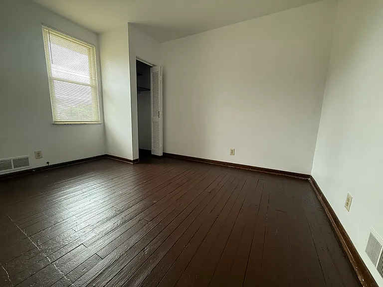2802 Kenilworth St — Photo 9