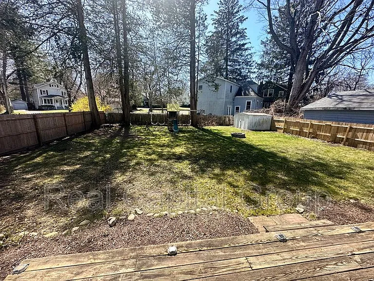 376 Kenwood Ave — Photo 17