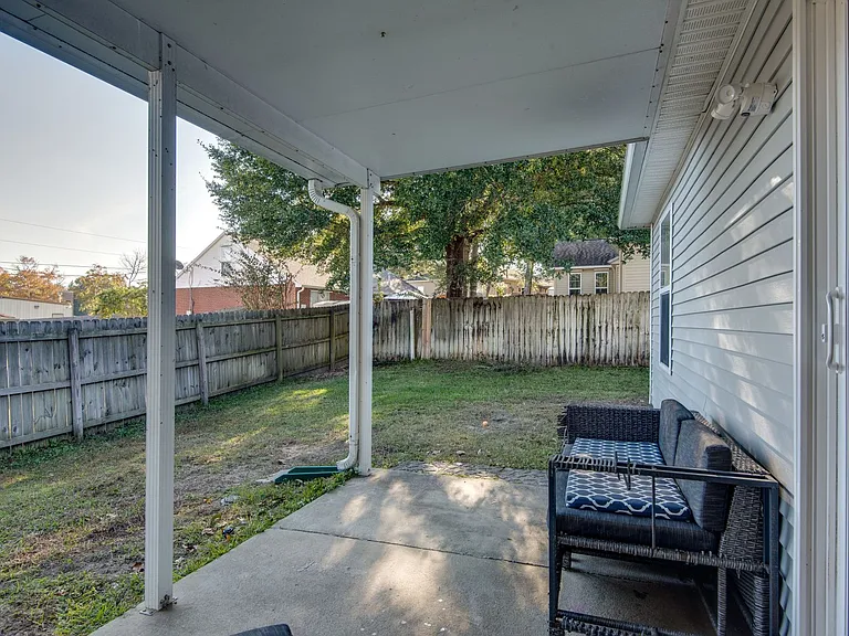 128 Menzel St — Photo 26