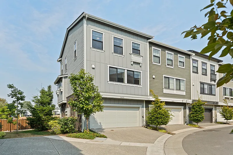 2 bed, 2.5 bath, 1338 sqft, $3,250 — Photo 1