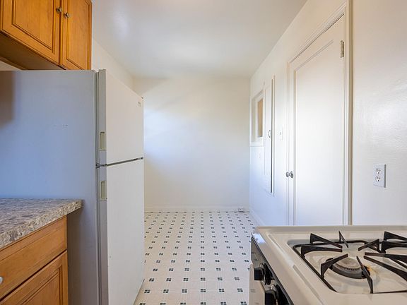 4th image of 1206 Carmelita Ave APT 2