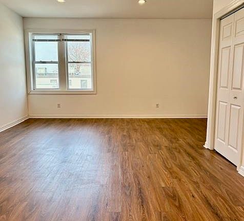 4th image of 525 Broadway APT 4