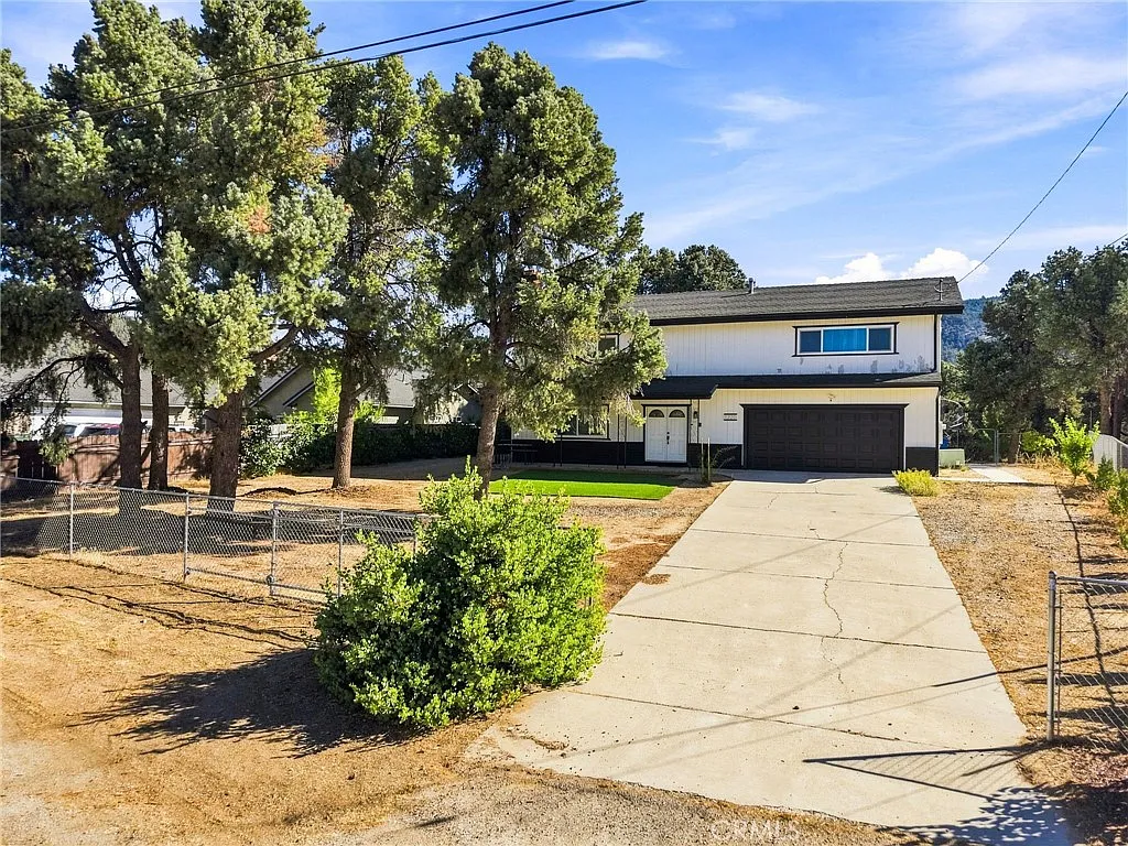 4 bed, 2.5 bath, 2845 sqft, $3,500 — Photo 2