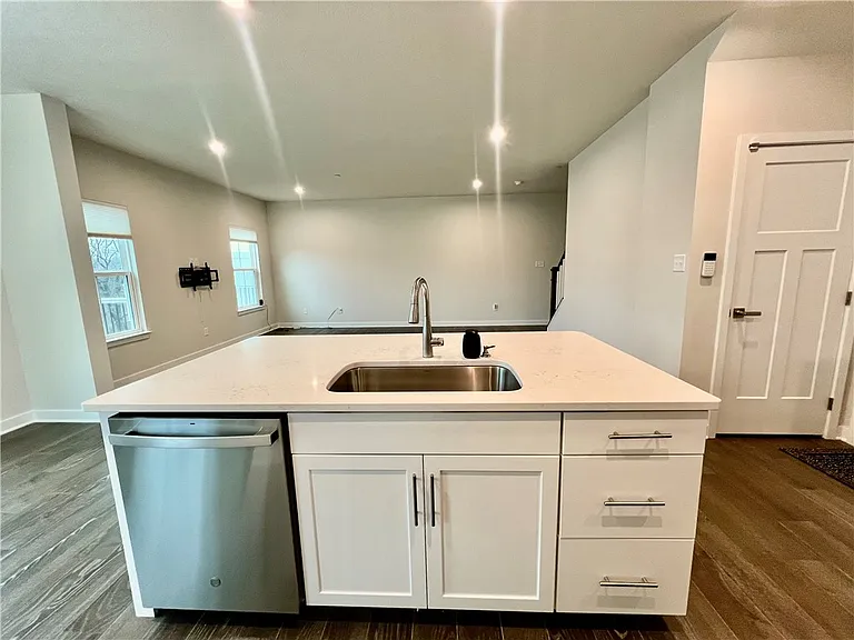 153 Melinda Ct — Photo 6