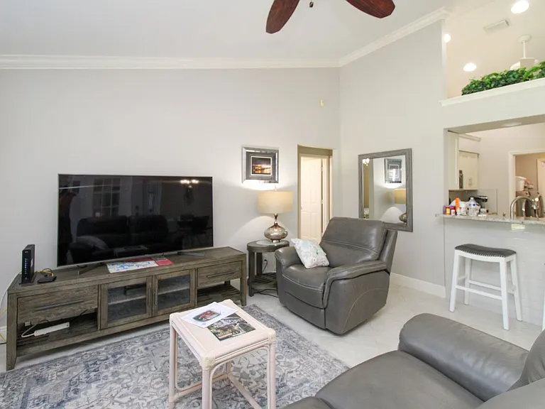 333 Wentworth Ct — Photo 18