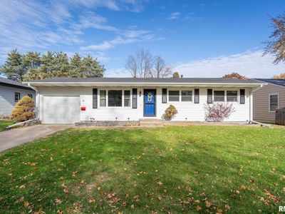 60 Parklane Cir, Bettendorf, IA, 52722