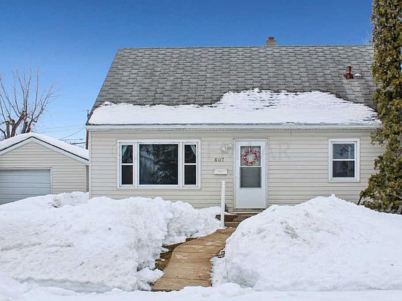 2nd image of 607 2nd St E