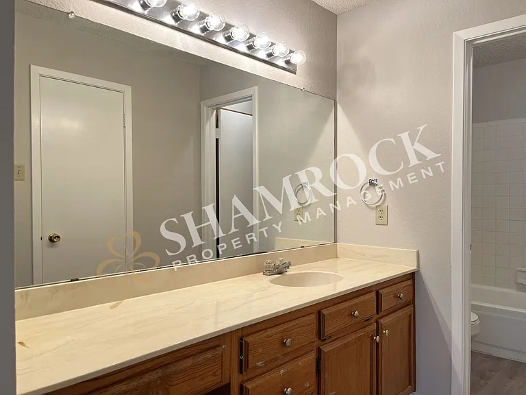 9004 Regal Dr — Photo 7