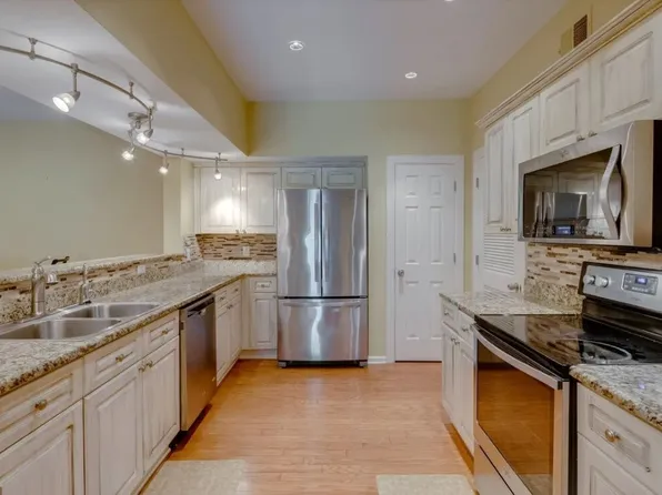 6820 Highway 70 S APT 419, Nashville, TN 37221