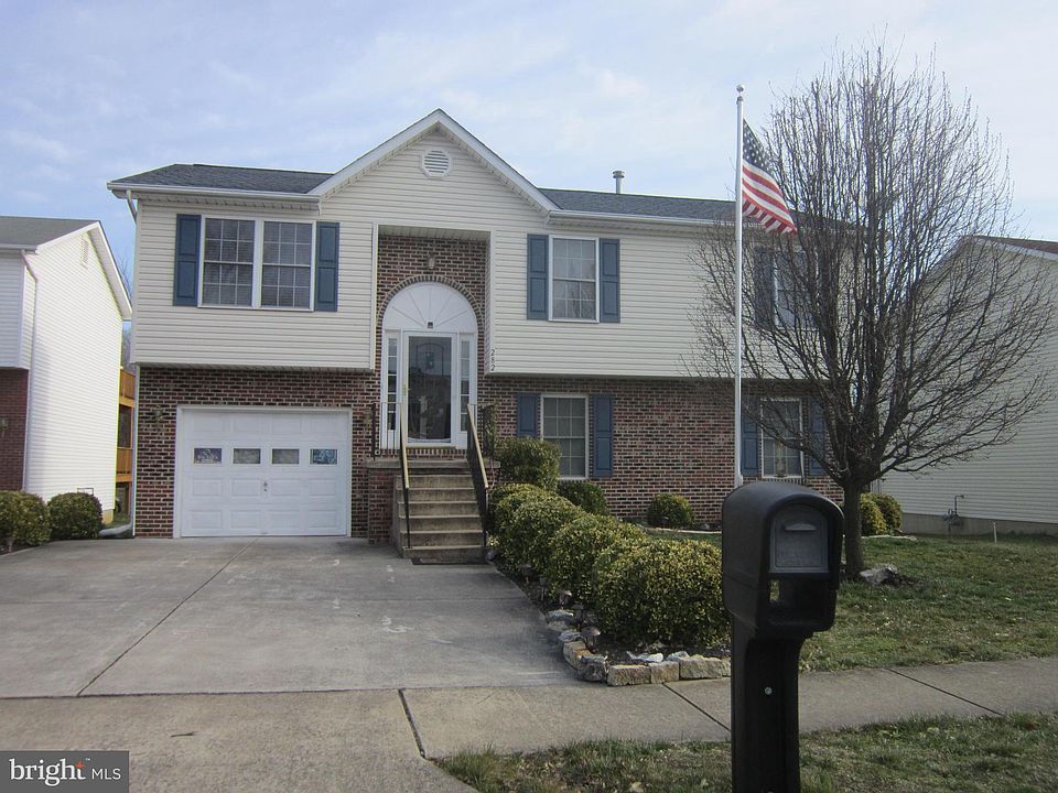 2nd image of 282 Green St