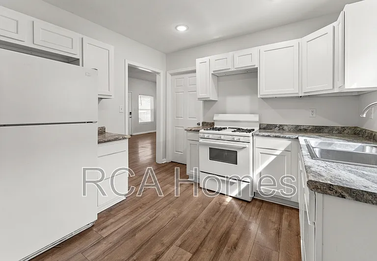 603 N Sherman Dr — Photo 10