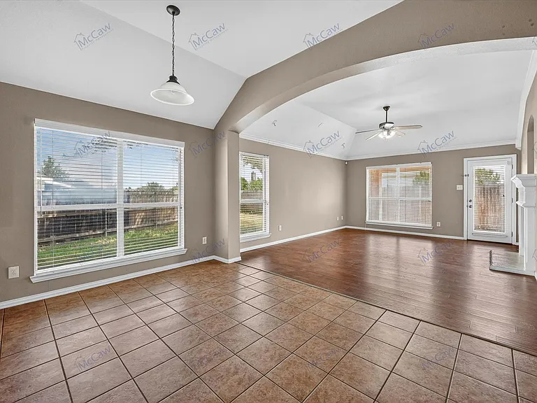9068 Weller Ln — Photo 4