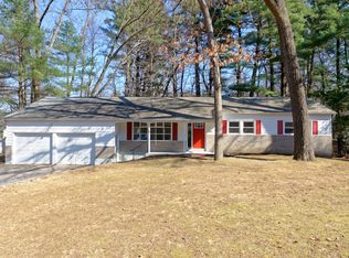 30 Secada Dr, Clifton Park, NY 12065
