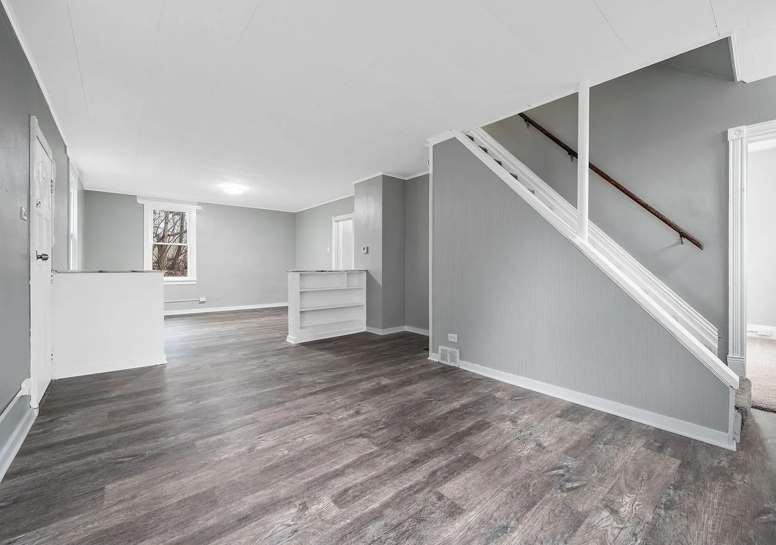 Recently Renovated 3 Bedroom House In Bellevue. Available October! — Photo 3