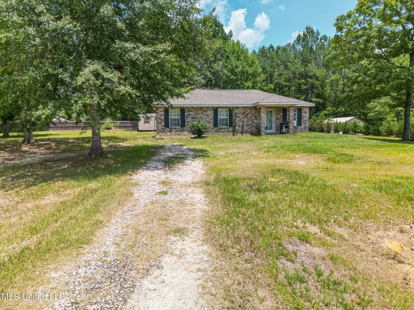 17 Westbrooke Dr, Wiggins, MS 39577