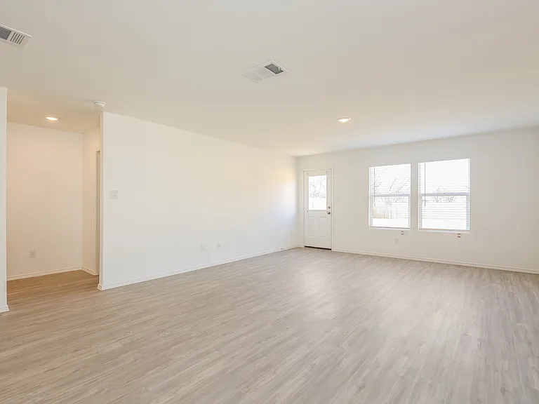 2714 Robles St — Photo 2