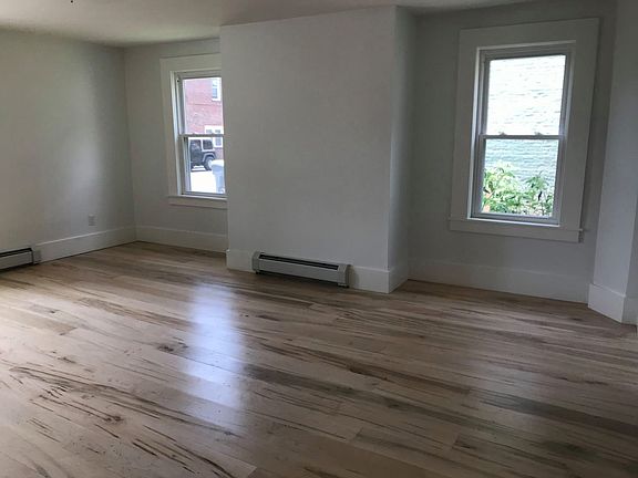 4th image of 27 Livingston St APT 3
