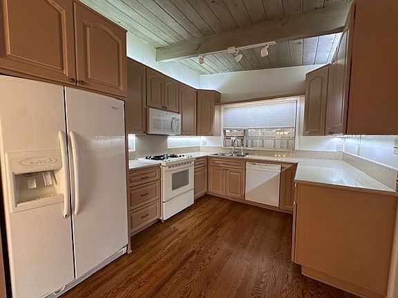 4th image of 801 Cabrillo Ave