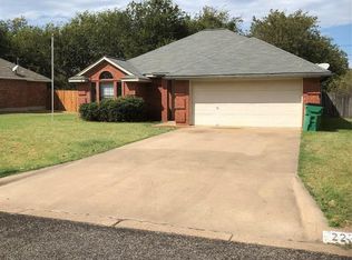223 Maple Ln, Stephenville, TX 76401