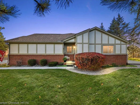 18312 Greenmeadow Dr, Clinton Township, MI 48038