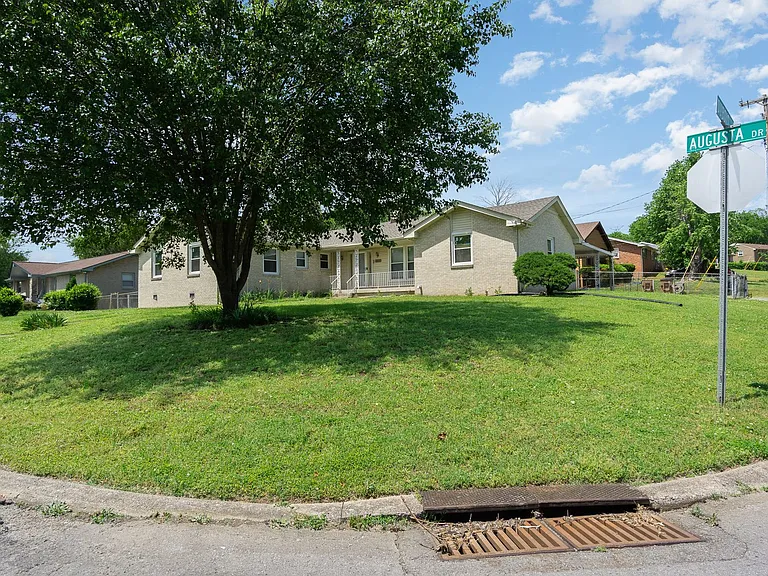 3817 Augusta Dr — Photo 2