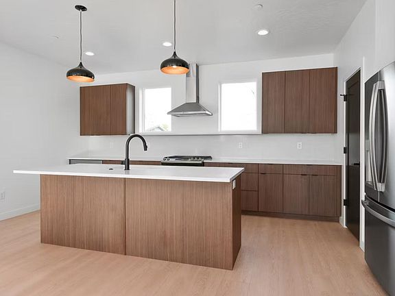 3rd image of 1739 S Main St E #5