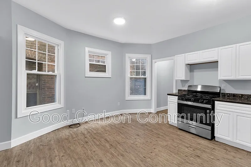 2 bed, 1.0 bath, $1,325 — Photo 3