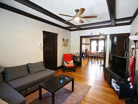 3rd image of 1621 W Hancock St APT 1E