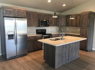 6063 59th St S, Fargo, ND 58104