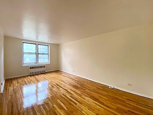 2nd image of 3950 Blackstone Ave APT 3P
