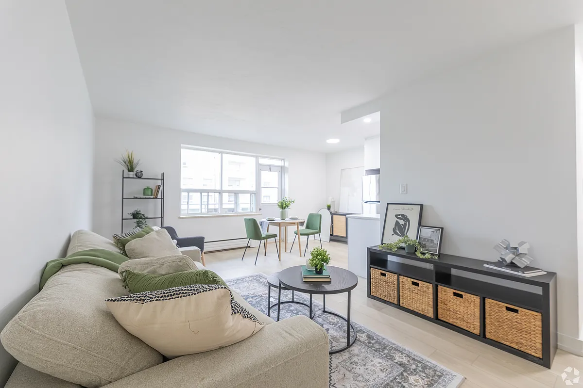 Building Photo - 1170 Fennell Ave E #109