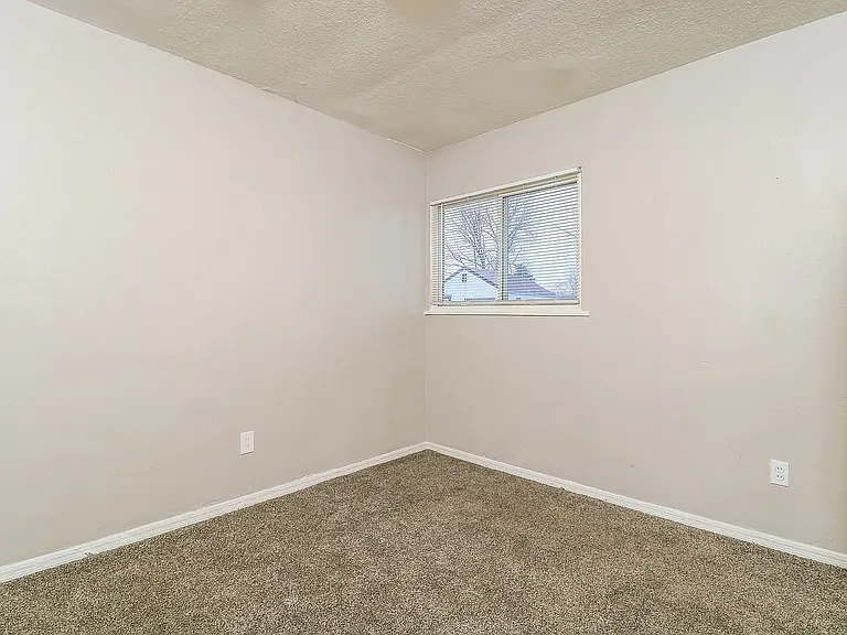 6219 Julian Ave — Photo 11