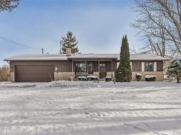 22700 Griswold Rd, South Lyon, MI 48178